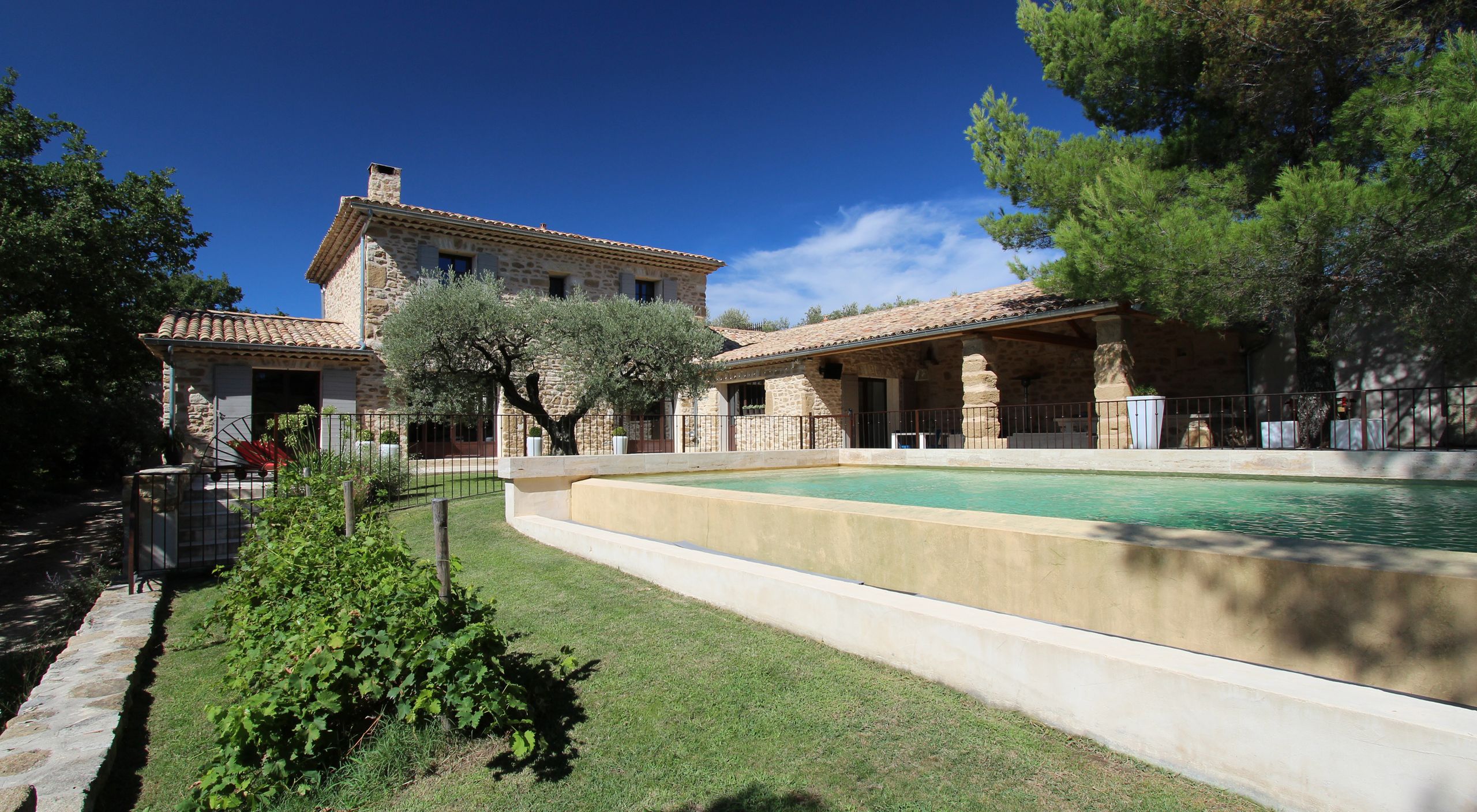 Mas provençal avec piscine géré par La Clef Provençale